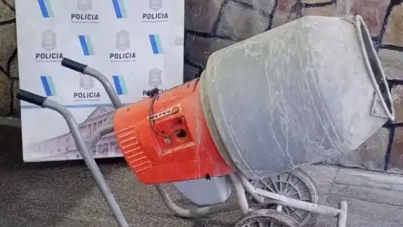 Según informaron fuentes policiales, el episodio se registró alrededor de las 05:00.