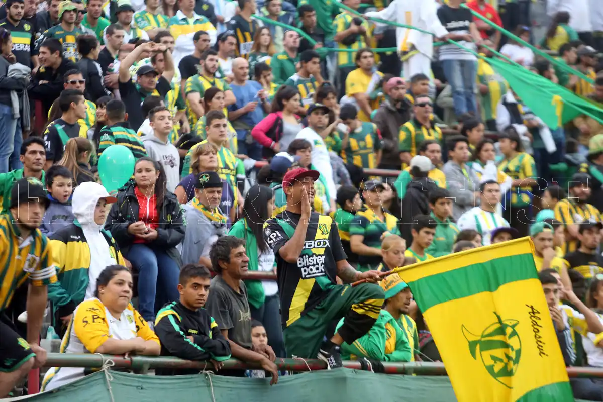 Visitantes en Aldosivi - Boca: una prohibición con las fisuras de siempre