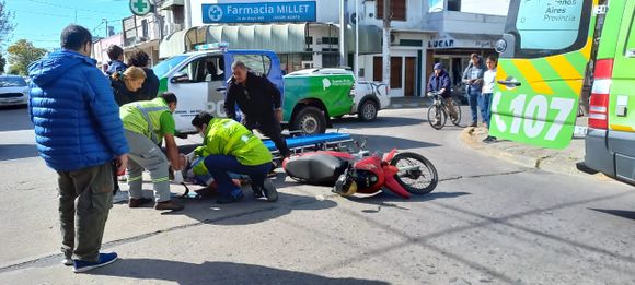 Trasladaron a una mujer al Hospital tras accidente en 25 de Mayo y Saavedra