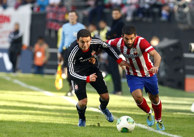 En el regreso de Verón, Estudiantes derrotó al Atlético de Madrid de Simeone
