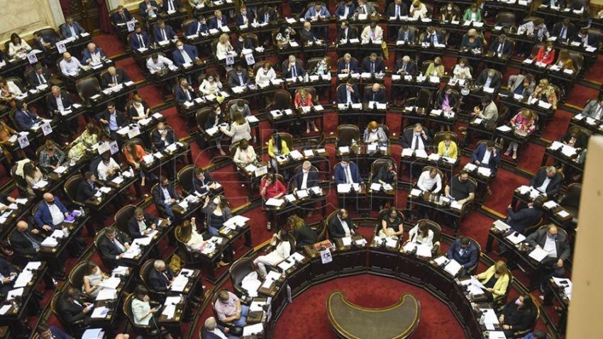 Frente de Todos y Juntos por el Cambio arriesgan la mayoría de las bancas que se eligen el 14 de noviembre