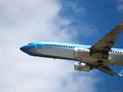 Emergencia aérea: un avión de Aerolíneas Argentinas aterrizó en Ezeiza tras fallar uno de sus motores