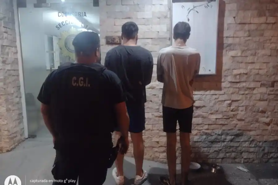 Dos jóvenes, uno de ellos menor, fueron atrapados intentando robar