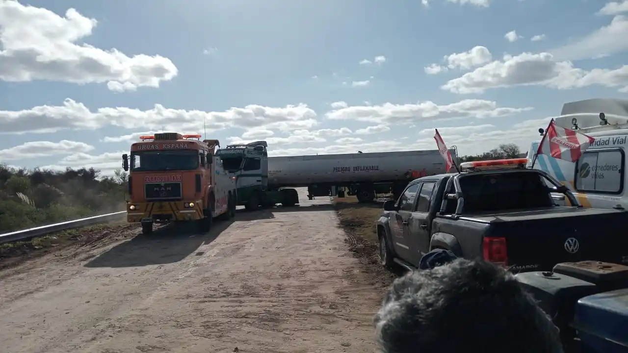 Liberaron la Ruta Nacional 34 tras más de dos días de bloqueo por el vuelco de un camión cisterna