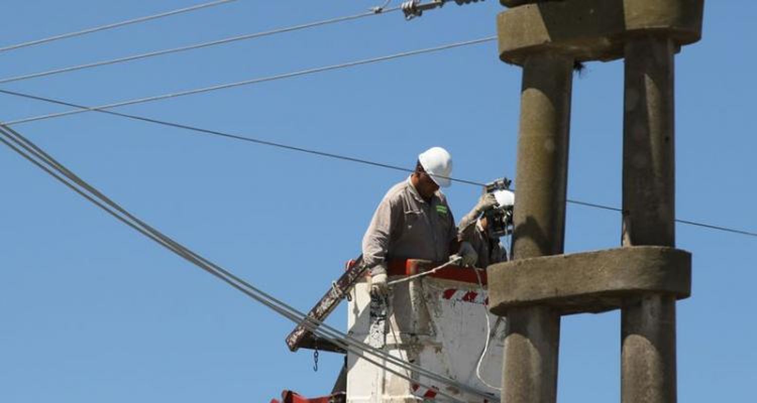 Coopser reconstruye línea de baja tensión sobre calle San Martín