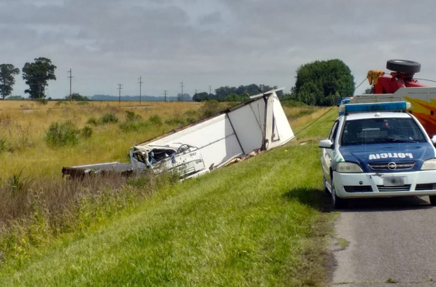 Otro vehículo volcó en la ruta 2