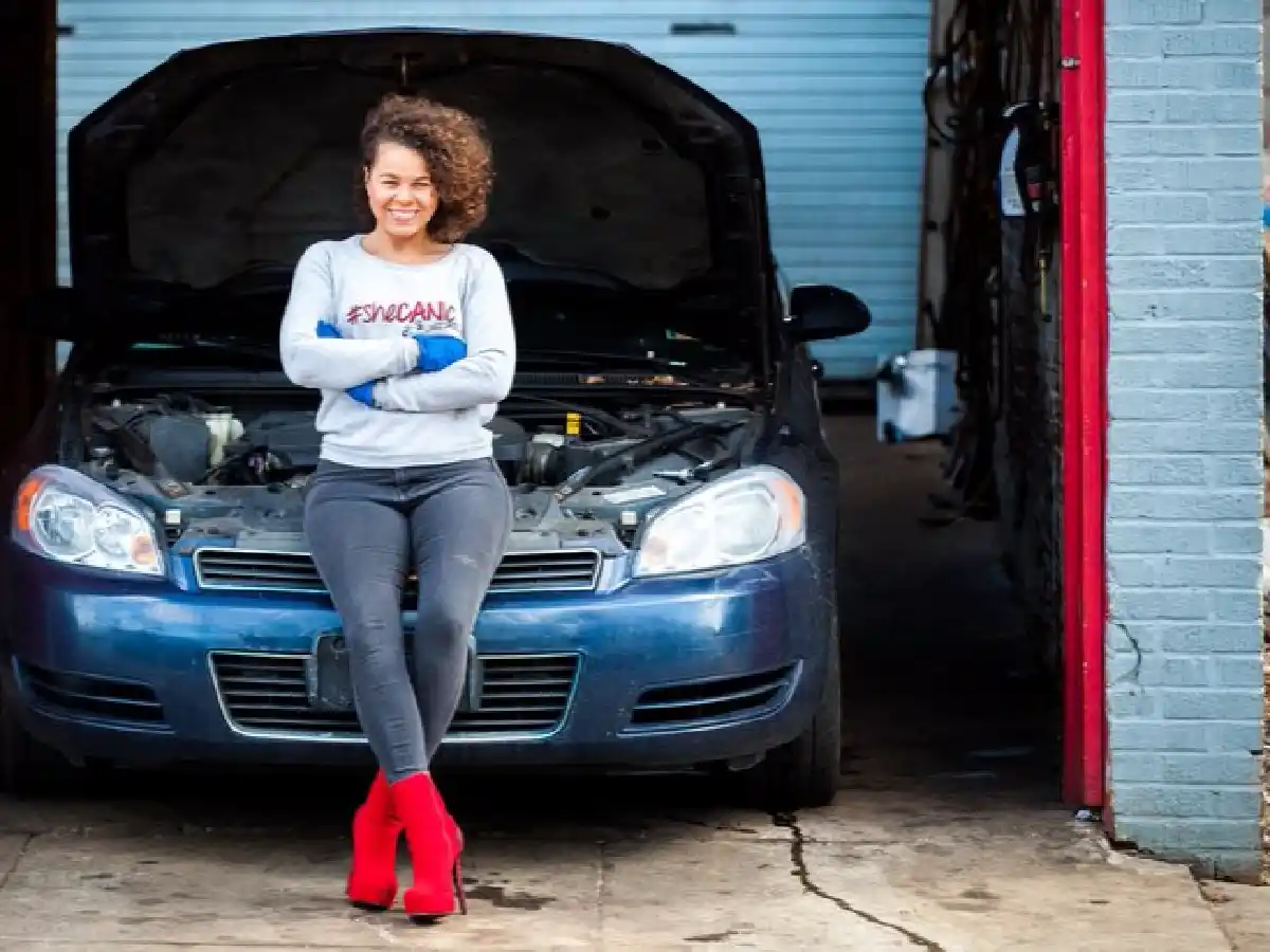 En Filadelfia, mujeres están a cargo de un taller mecánico 