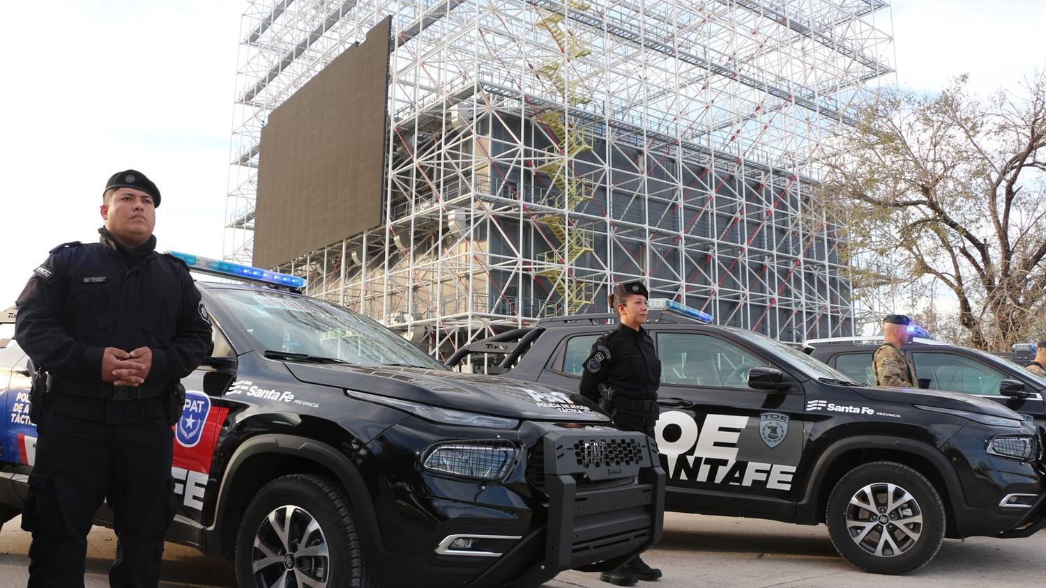 La provincia entregó 21 camionetas para la Policía en Rosario.