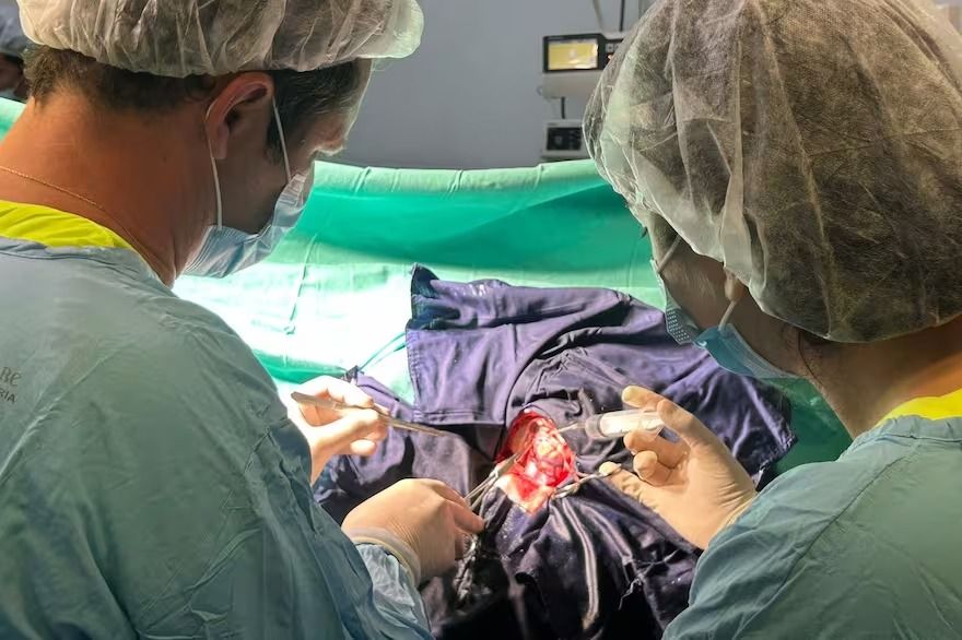 El primer paciente pediátrico de la Provincia en ser operado despierto.