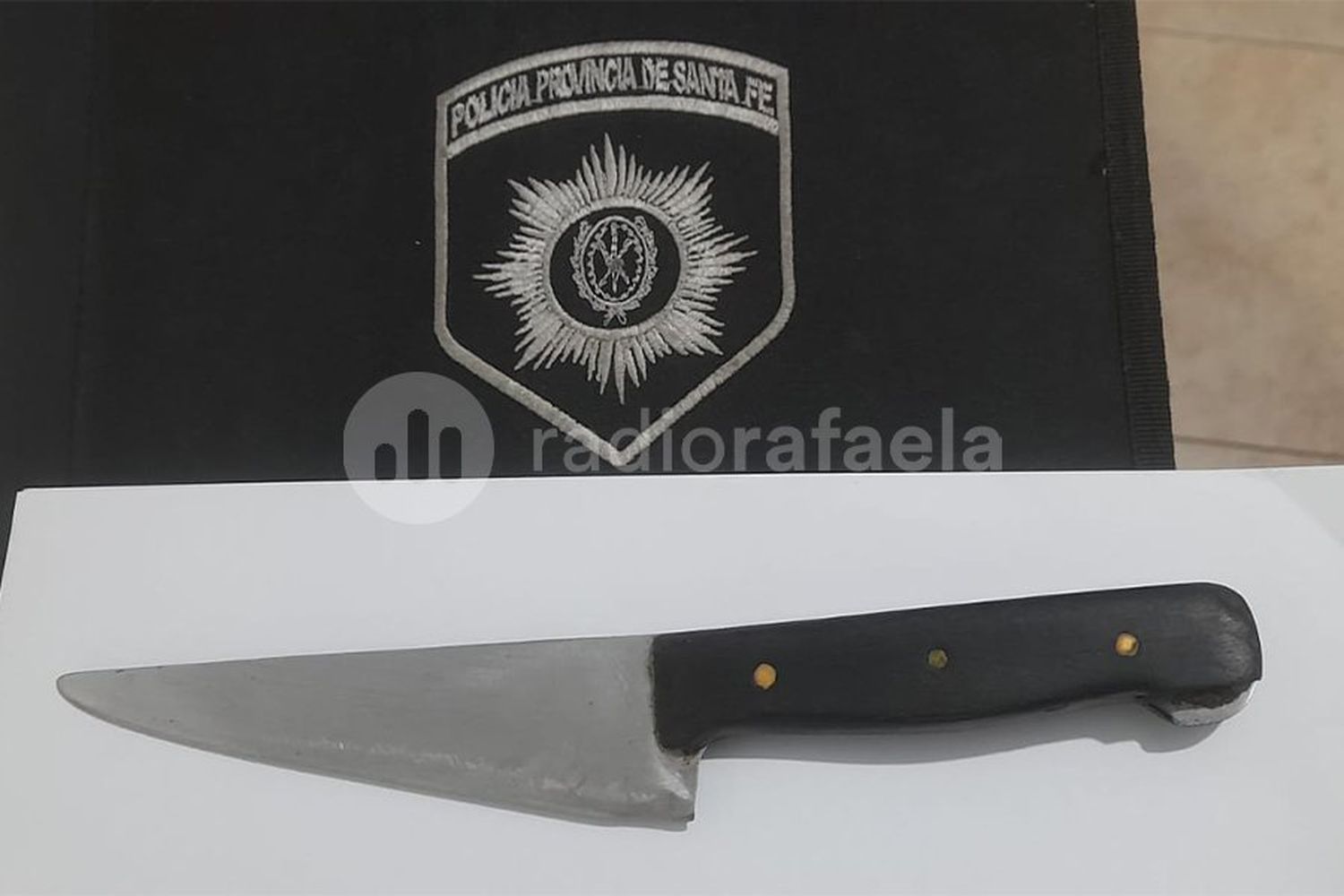 Quiso robar en una vecinal, armado y la policía lo detuvo