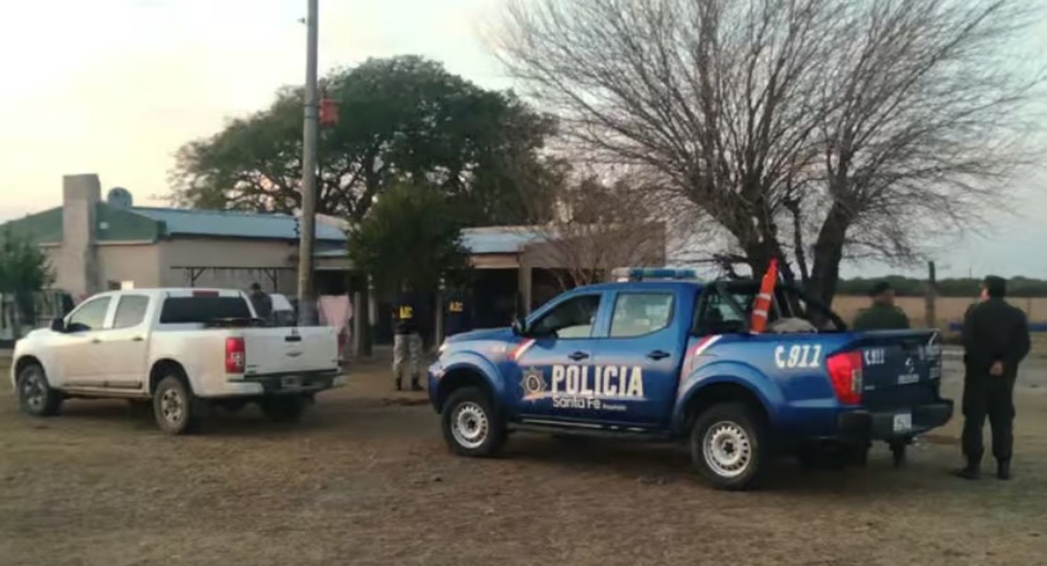 En el marco de una investigación, agentes de Los Pumas les pintaron los dedos a un consignatario de hacienda y a un ganadero de la localidad del departamento San Justo.