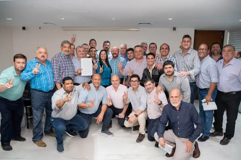 En reunión con intendentes el gobernador 
ratificó la continuidad de la obra pública