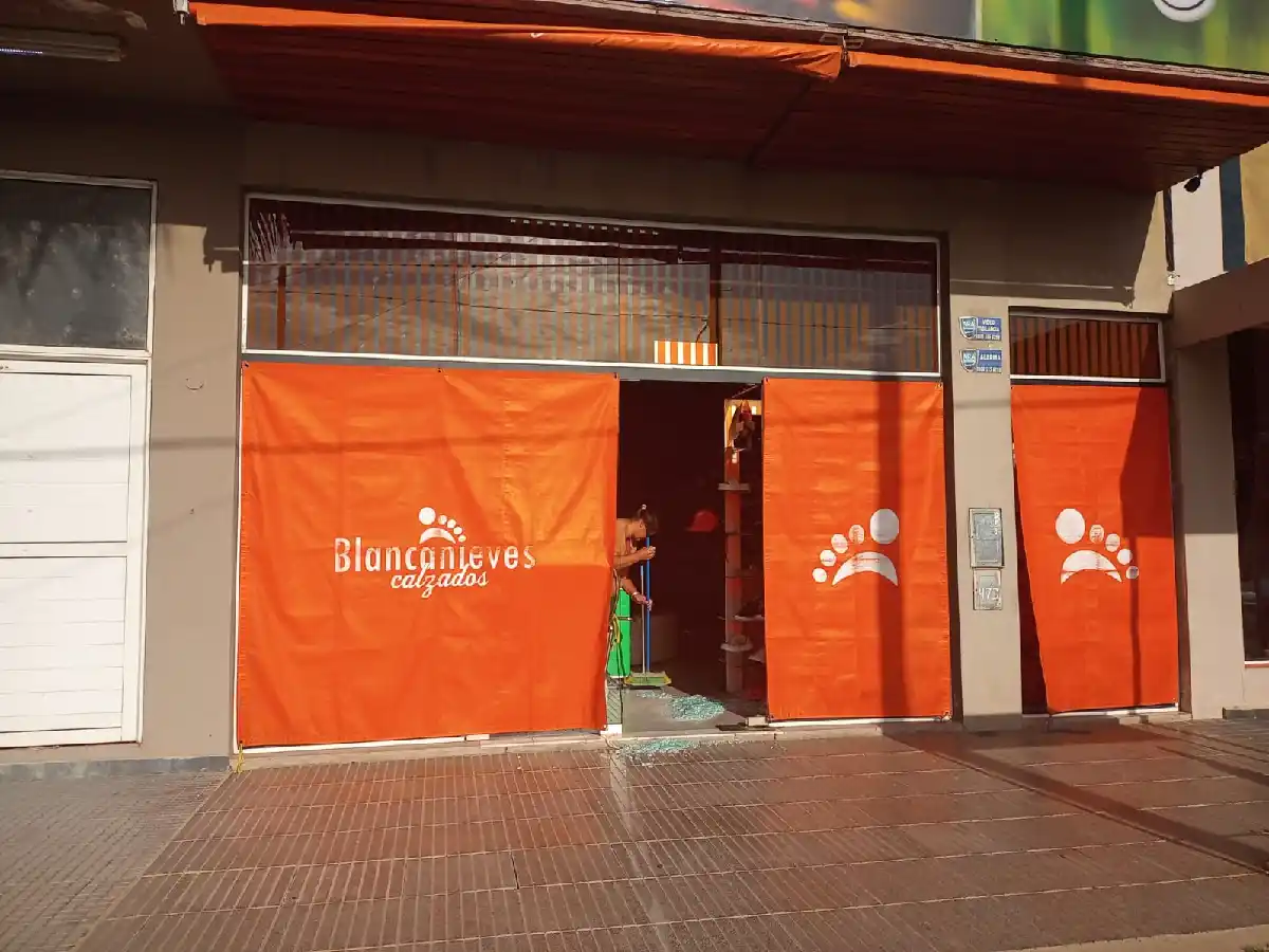 "Rompepuertas", otra vez: una  zapatería sufrió su 16º robo  