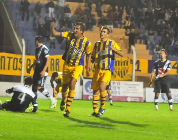 Juventud Universitario frenó a Brown en el Nonagonal