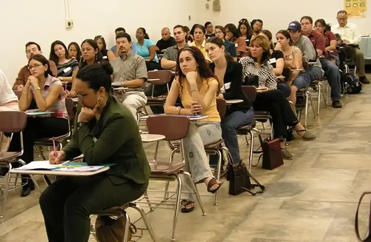 Desde Uader ofrecieron apoyo a las egresadas que reclaman su título