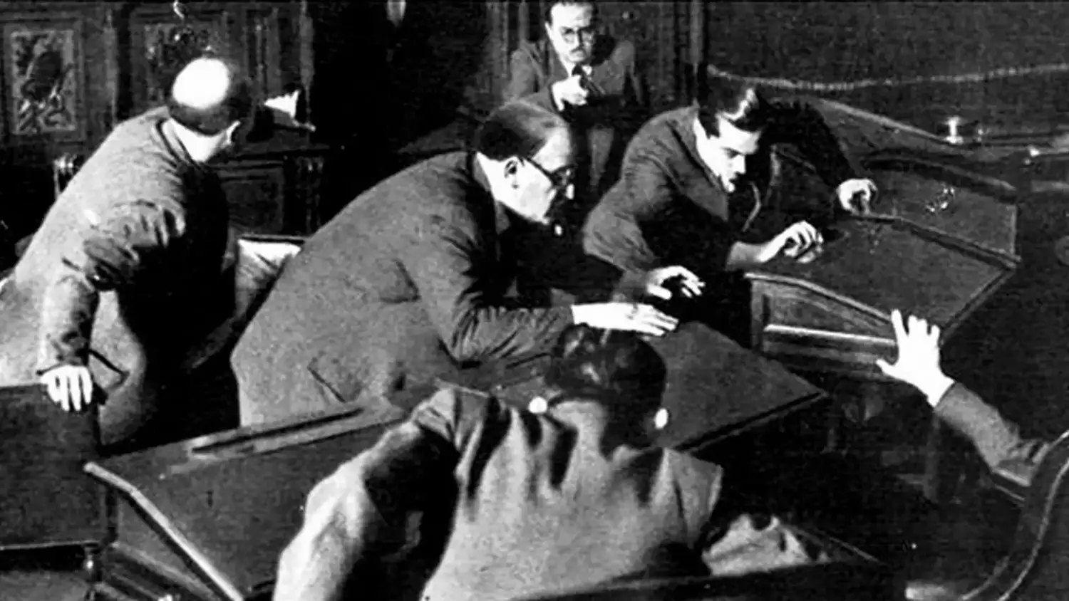 El asesinato del hombre que sabía demasiado en el Senado de la Nación