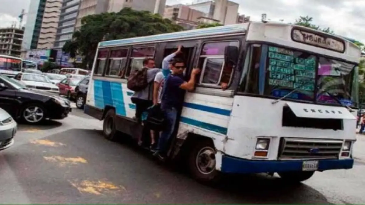 MUERE HOMBRE luego de tiroteo durante el robo a una unidad de transporte público