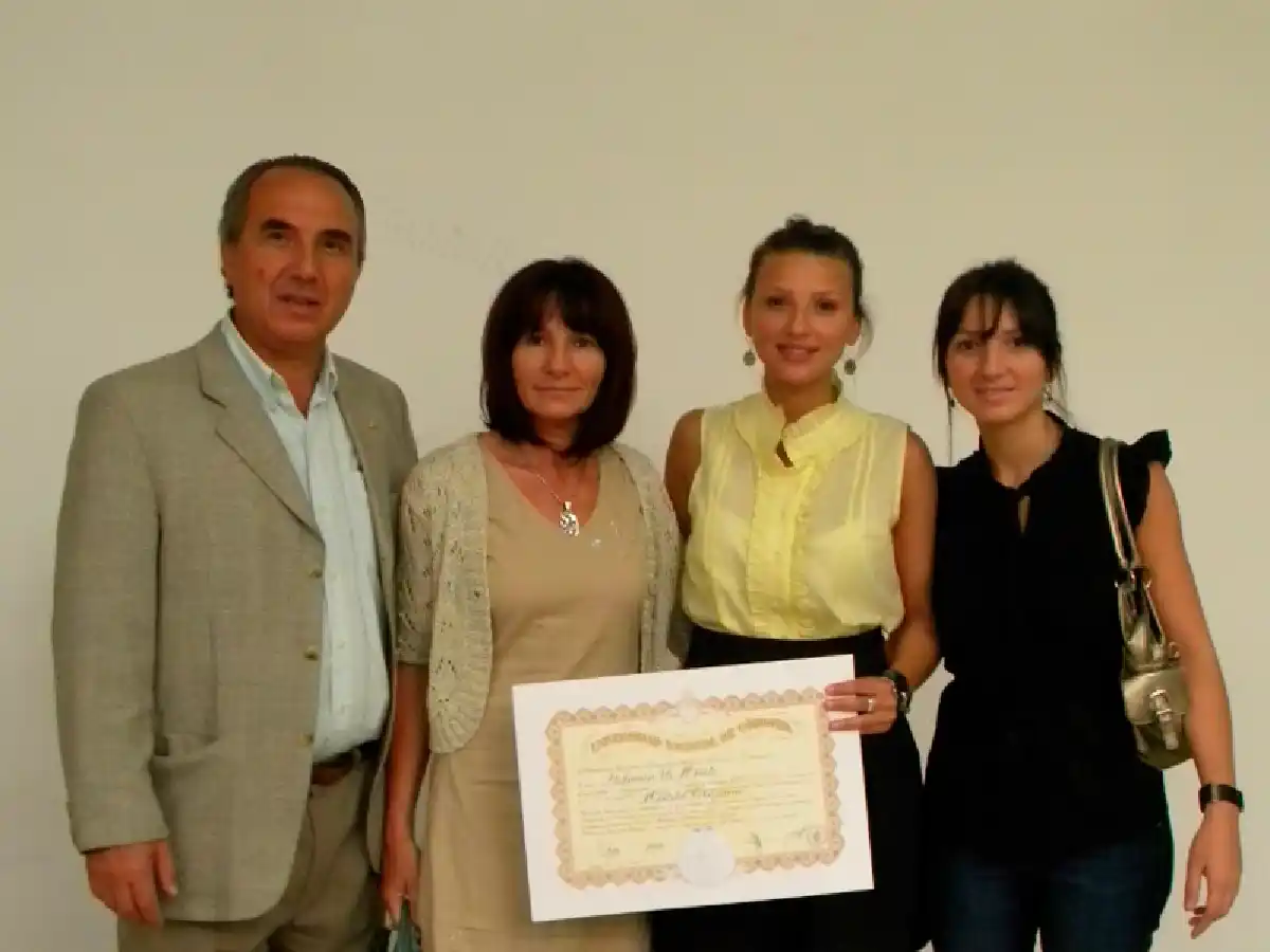 Un papá homenajeó con un poema sus  hijas médicas por su labor en la pandemia                       