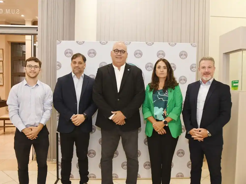 Funcionarios provinciales brindaron una charla en el SUM del Centro Comercial e Industrial de Rafaela y la región. Foto: CCeI