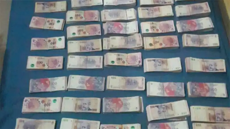 La Policía secuestró 800.000 pesos que eran transportados por ciudadanos Chinos