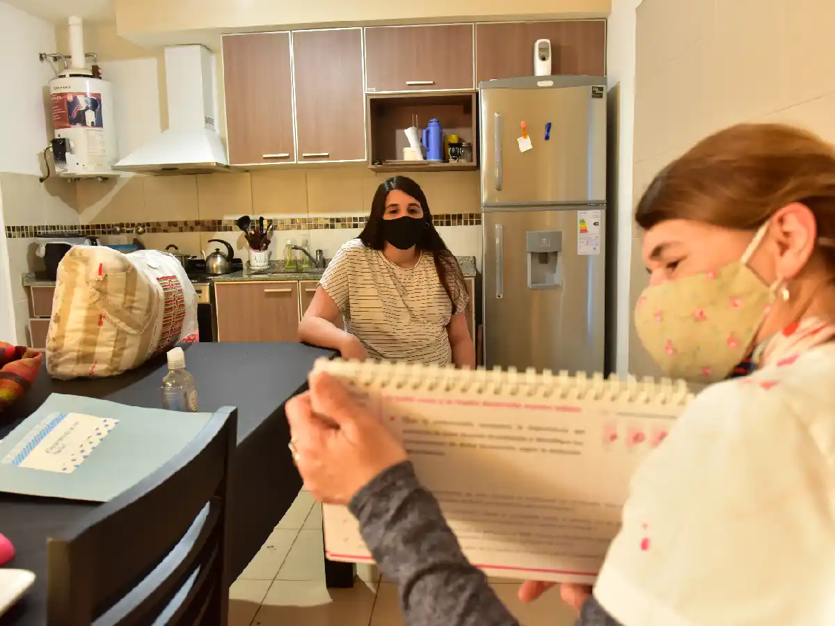 La pandemia hace más fuerte el vínculo entre la embarazada y la obstétrica  