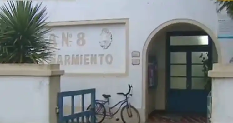 San Antonio de Areco: Golpeó a la directora y amenazó a una maestra
