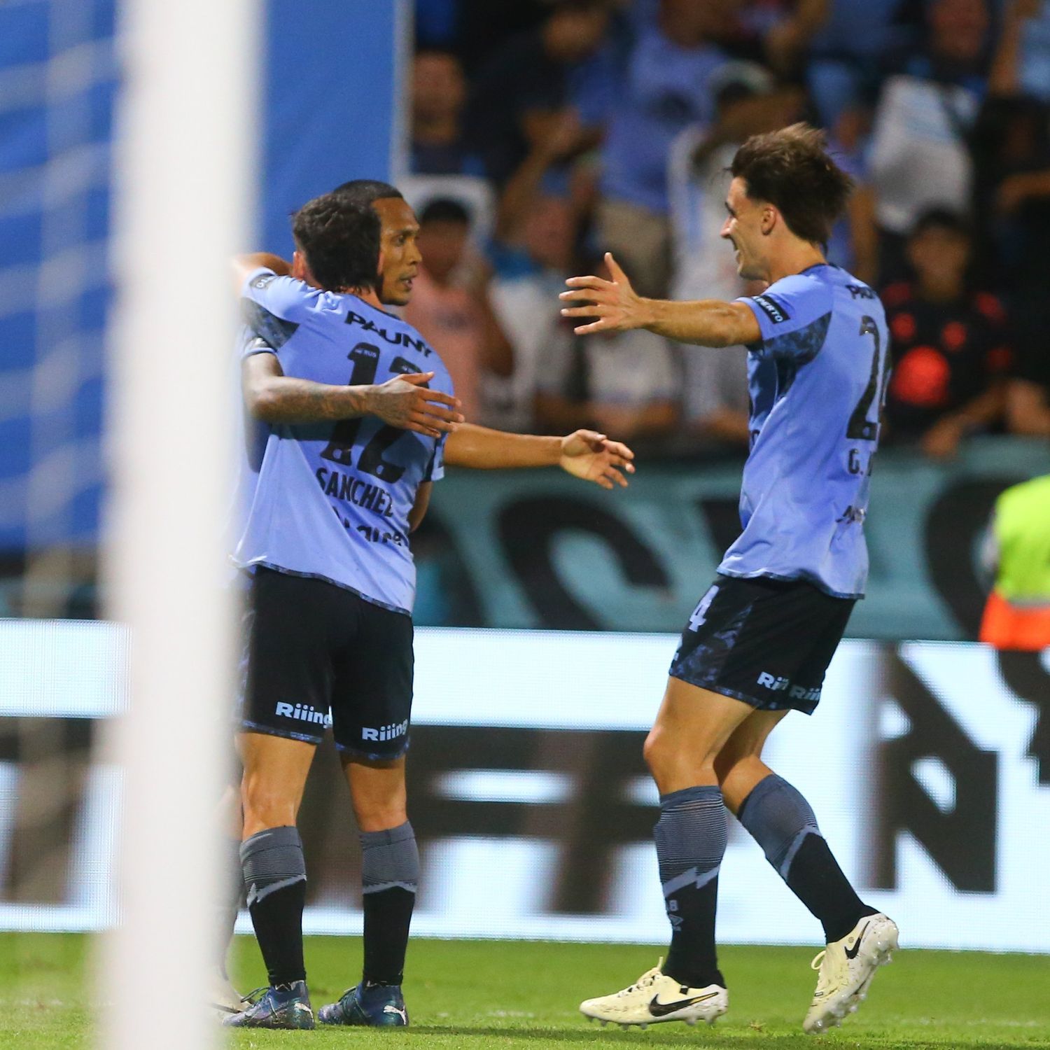Belgrano reaccionó a tiempo y terminó goleando a Sarmiento