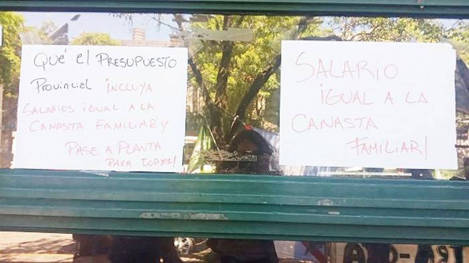 Asamblea de trabajadores  de Salud frente al Ministerio