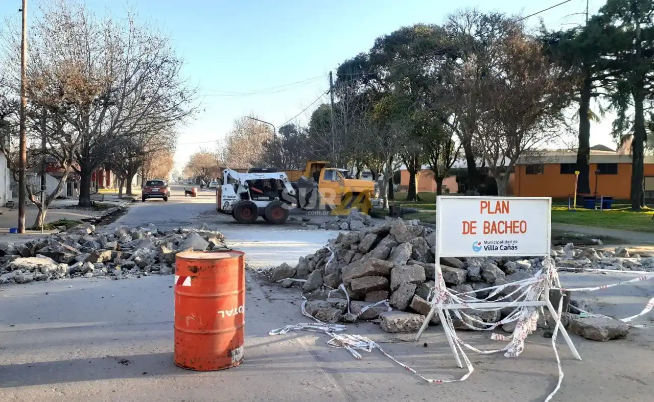 Avanza el plan de bacheo en Villa Cañás