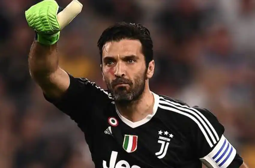 PSG le dio la bienvenida a Gigi Buffon