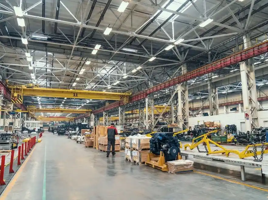 La actividad industrial muestra señales de contracción y tensiona las cadenas de abastecimiento