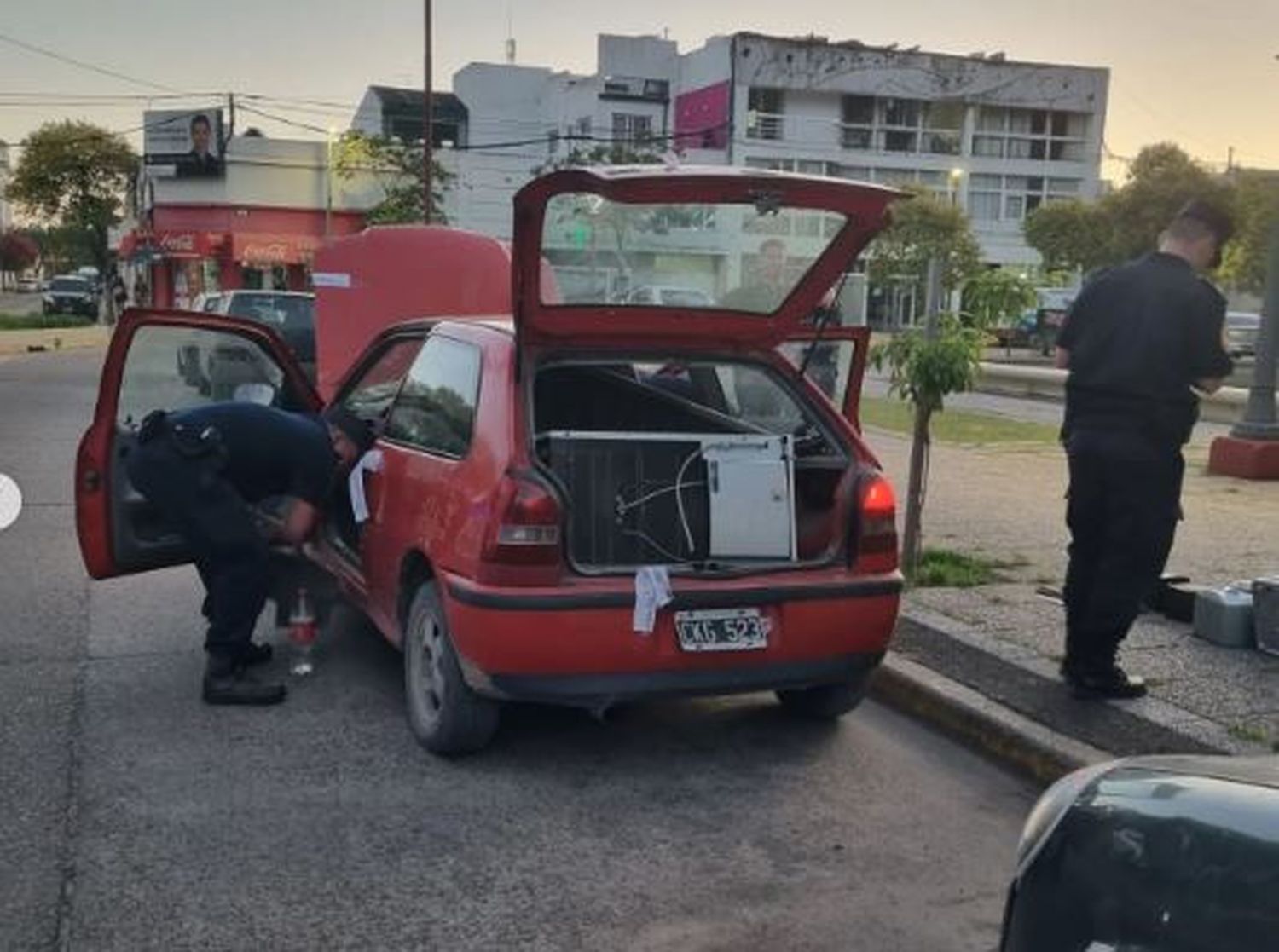 Detuvieron a un hombre que había cometido un robo y manejaba un auto con pedido de secuestro