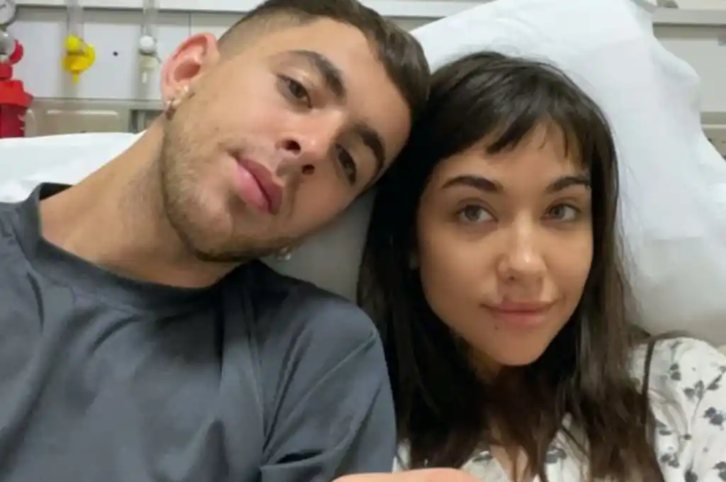 María Becerra junto a su novio