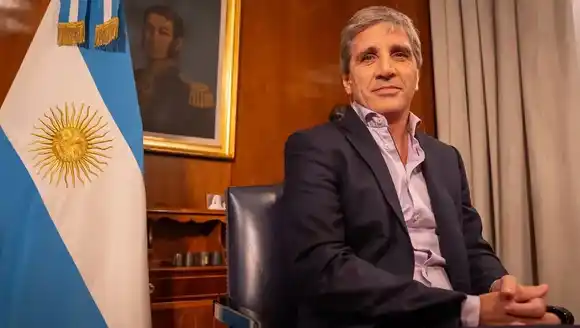 El gobierno redujo aranceles para la importación de ropa y calzado