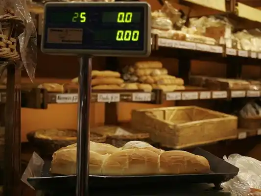 Moreno aplicó la Ley de Abastecimiento para liberar el trigo y bajar el precio del pan