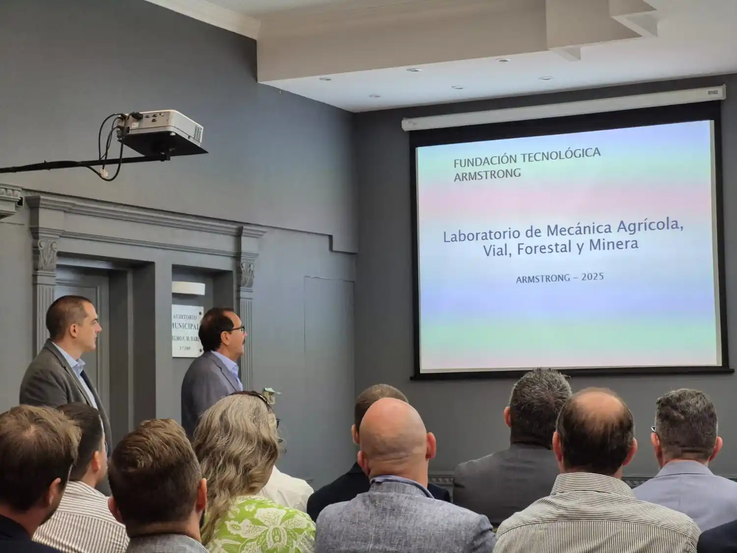 Presentación del Laboratorio de Mecánica Agrícola, Vial, Forestal y Minera. Foto: Gentileza
