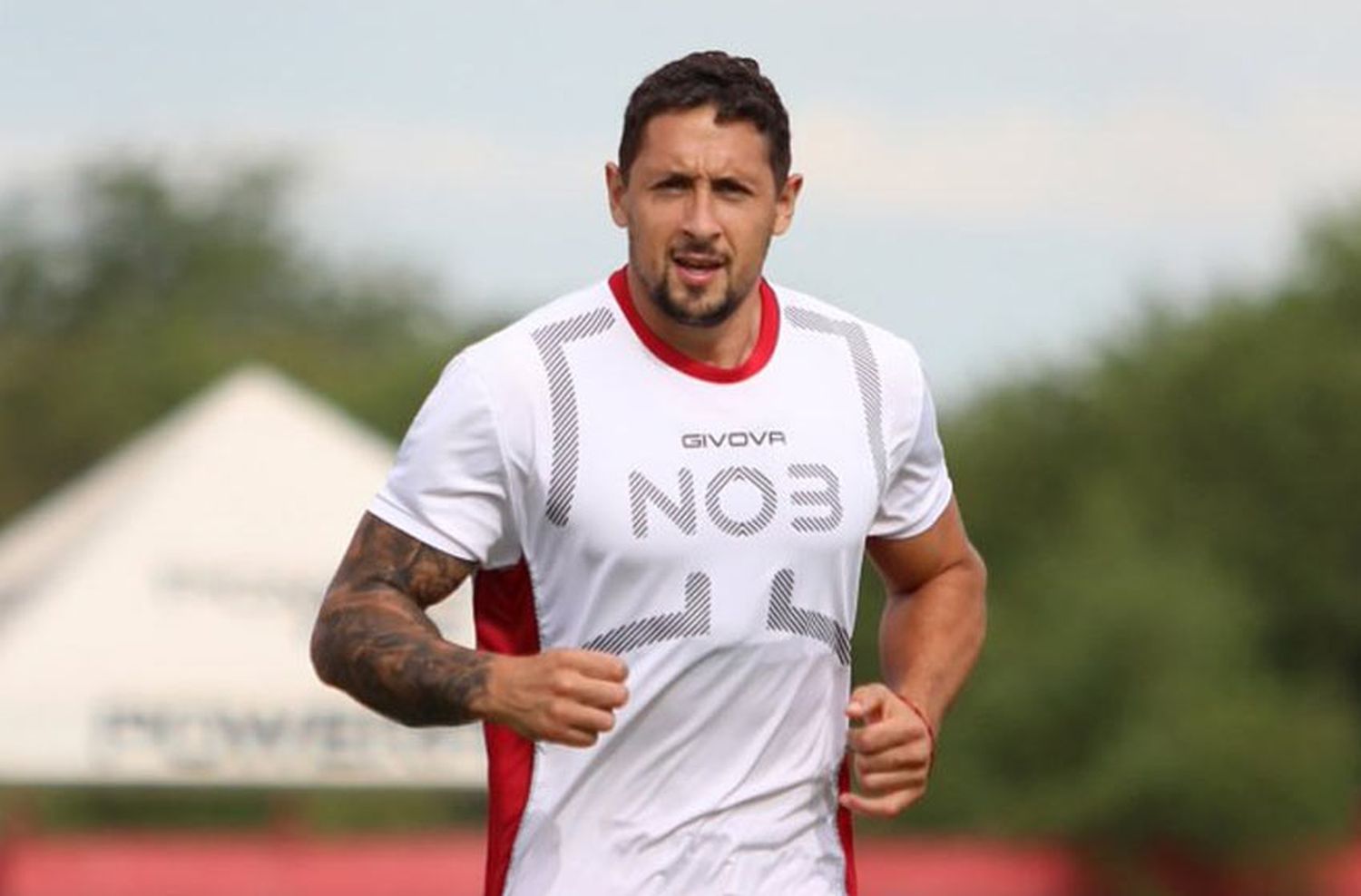 Otro dolor de cabeza en Newell’s: Méndez se fracturó el antebrazo y Heinze pierde otro titular en el arranque del campeonato