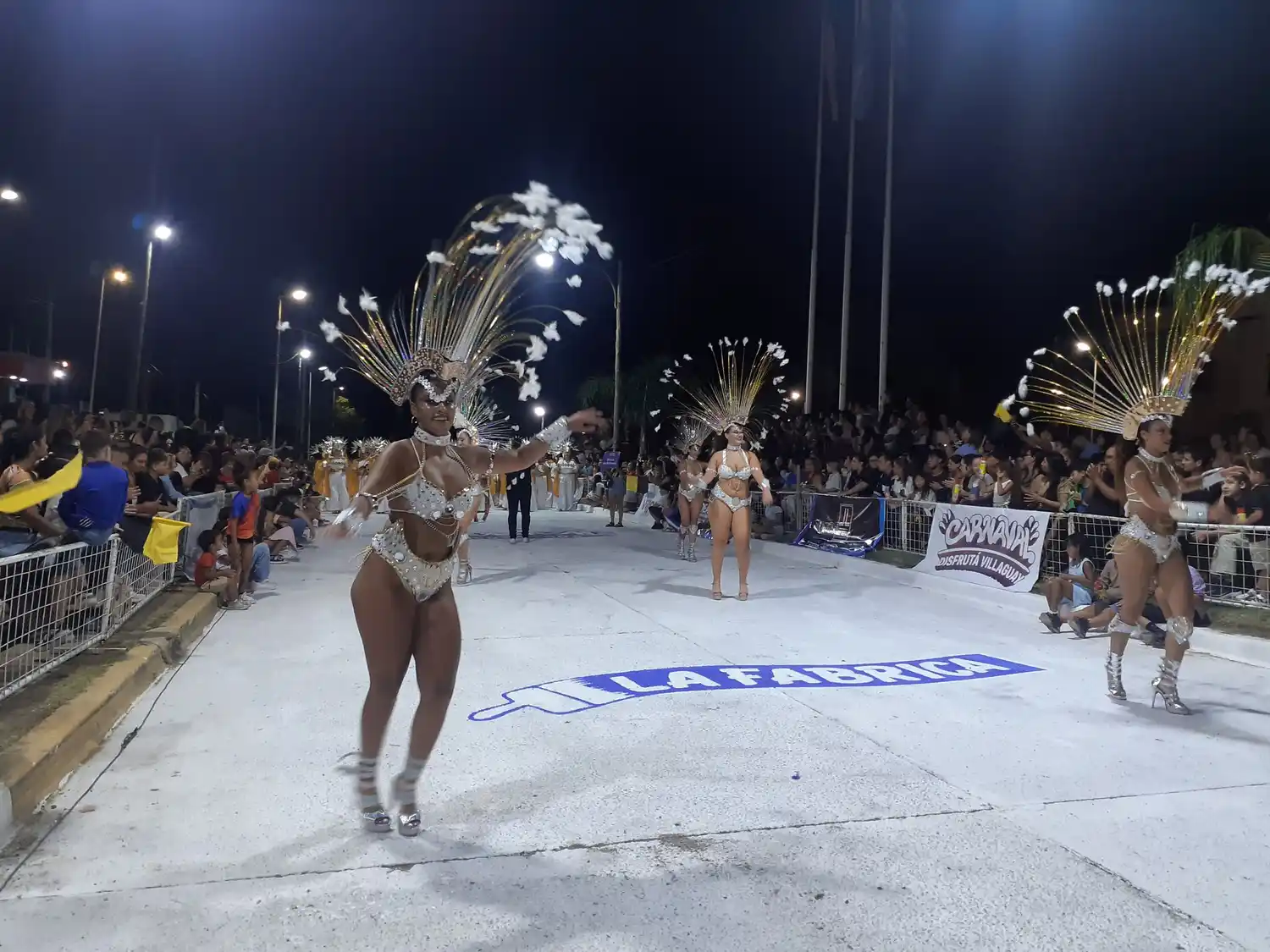 Villaguay celebró la primera noche del Carnaval de Encuentros con música, color y gran participación del público