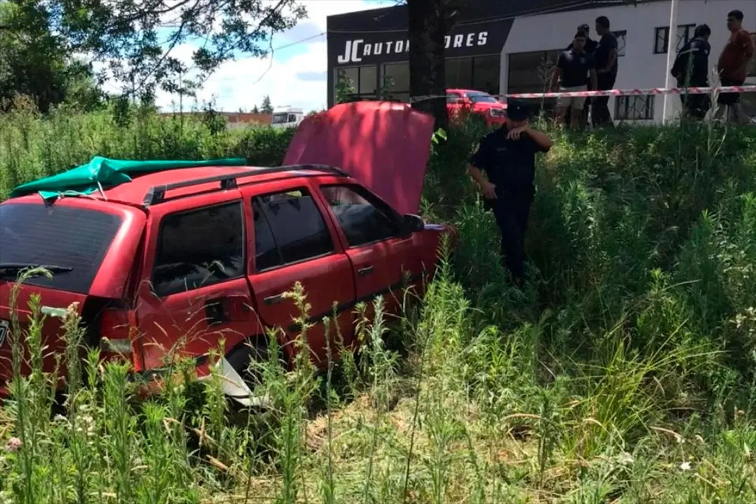 Una niña y su abuela murieron tras accidente en Ruta 11: un auto despistó y chocó contra un árbol