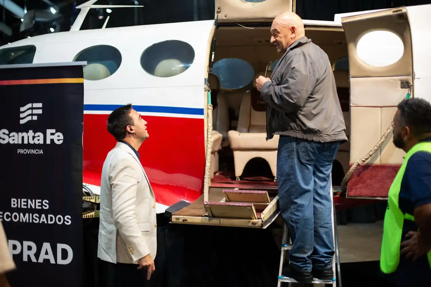 Provincia exhibe vehículos incautados al delito en Rosario antes de la subasta, con más de 5.400 inscriptos de todo el país - 4