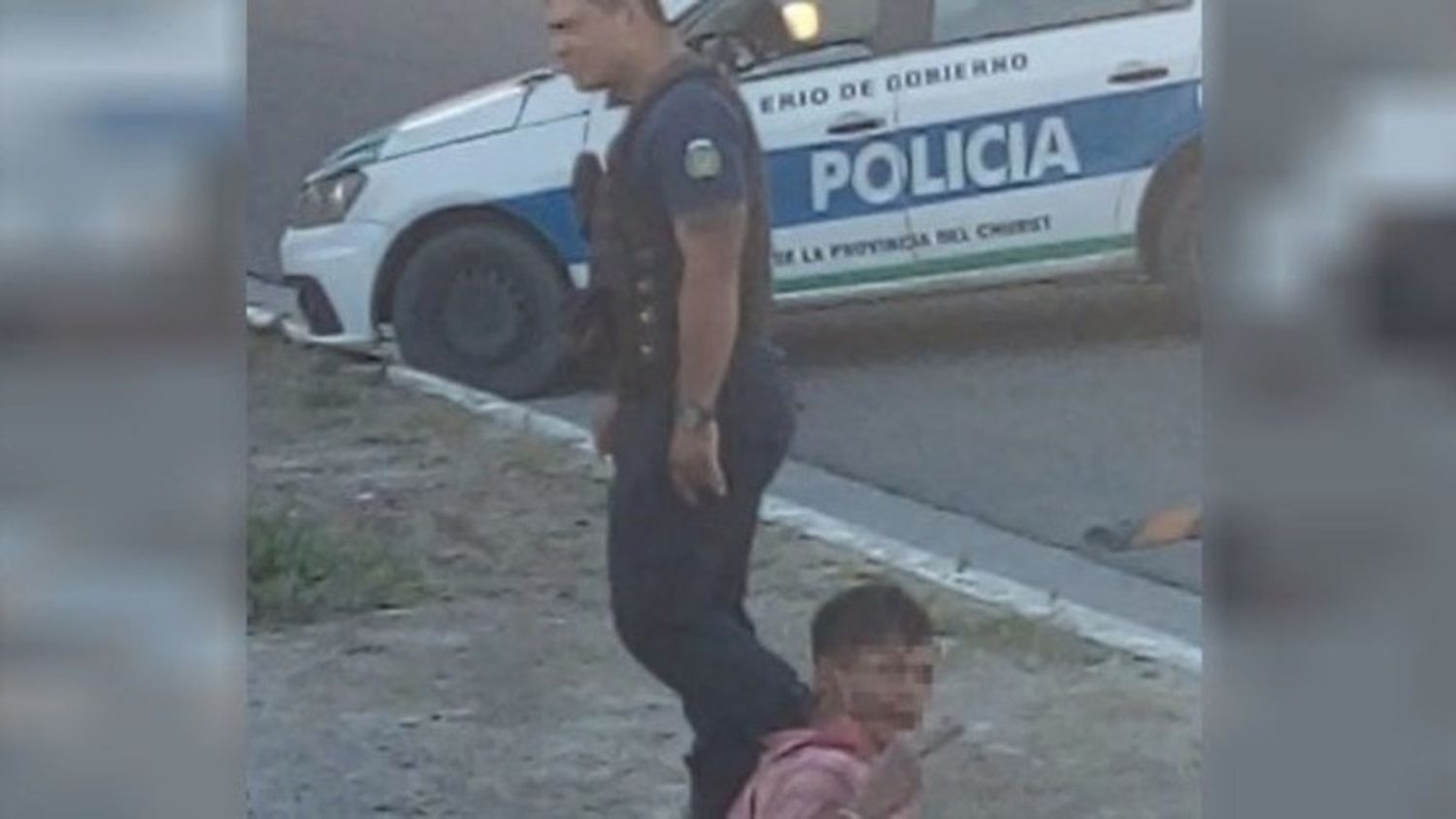 Un “trapito” le robó el arma a un policía y le gatilló en la cabeza: se salvó porque tenía el seguro