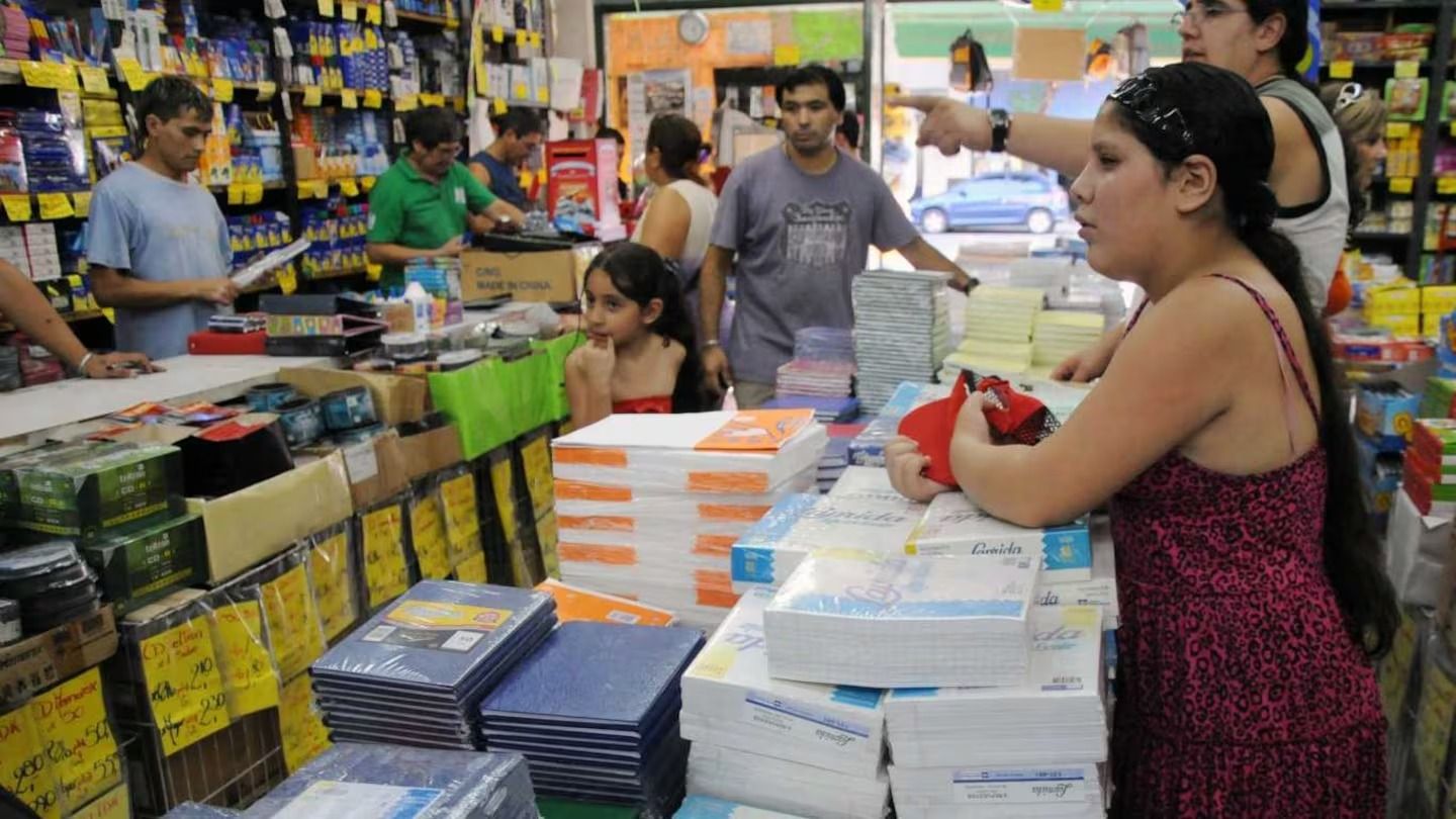 La canasta escolar subió cerca de 15% este año y las compras se concentran en la búsqueda de promociones
