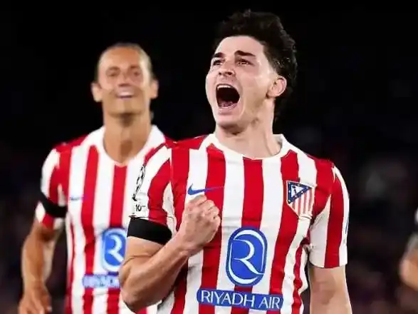 El Atleti del Cholo Simeone y de los argentinos recibe al conjunto inglés en el partido de ida.Foto:EFE