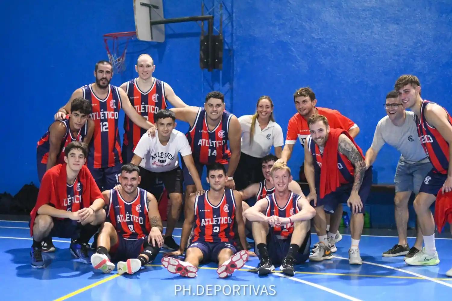 El Rojo volvió a ganar y se subió a lo más alto del Grupo B. Foto: Lola Calace.