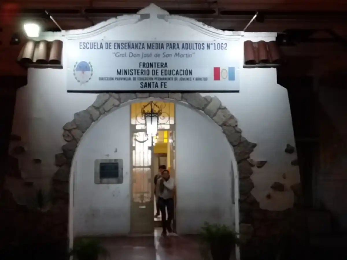 Ingresó armado a una escuela en Frontera,  realizó un disparo y quedó detenido