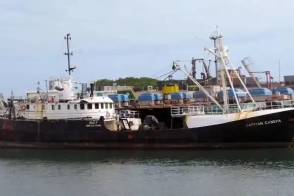 Hundimiento del Capitán Canepa en la Base Naval de Mar del Plata