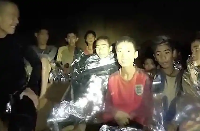 La increíble historia detrás del rescate a los niños de Tailandia que contrapone una versión oficial