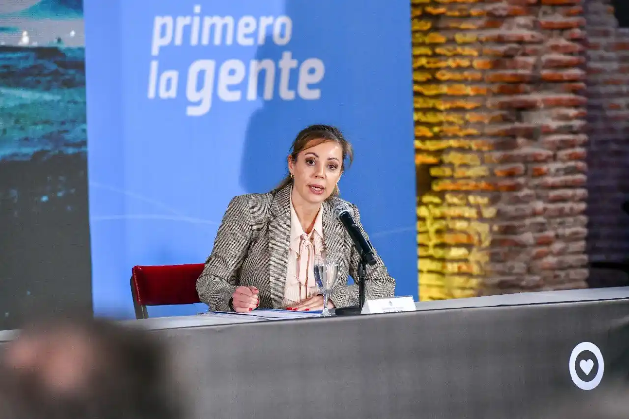 Octubre llega con aumentos del 4% en los combustibles