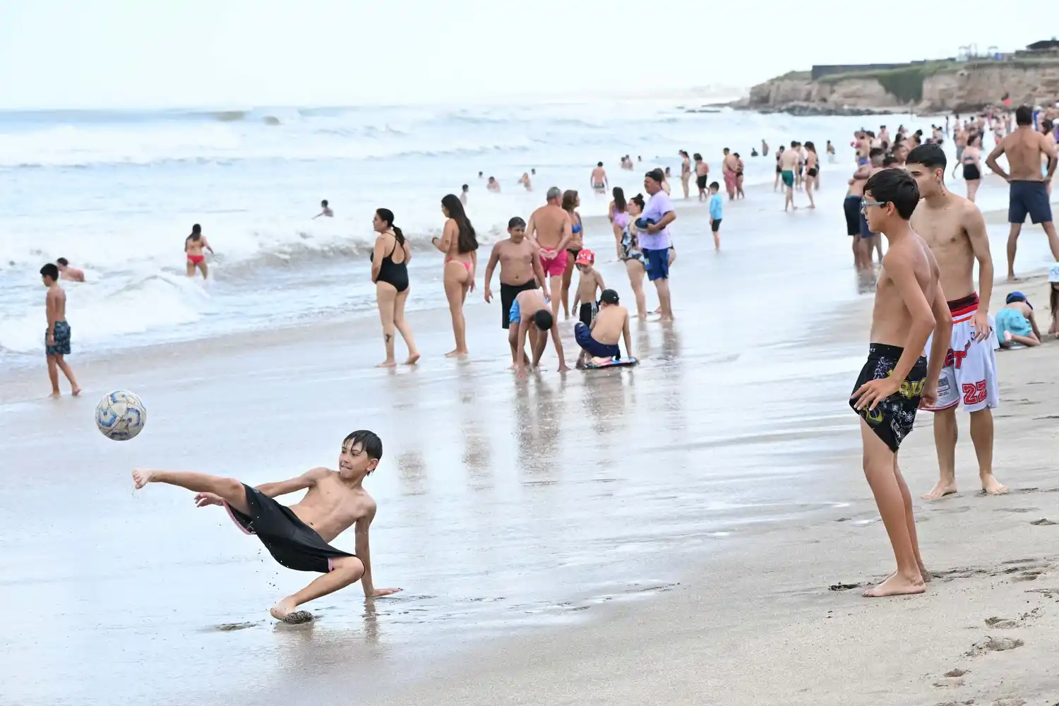 Durante enero, Mar Chiquita sumará una variada agenda teatral y cultural, además de actividades recreativas y recorridos autoguiados.