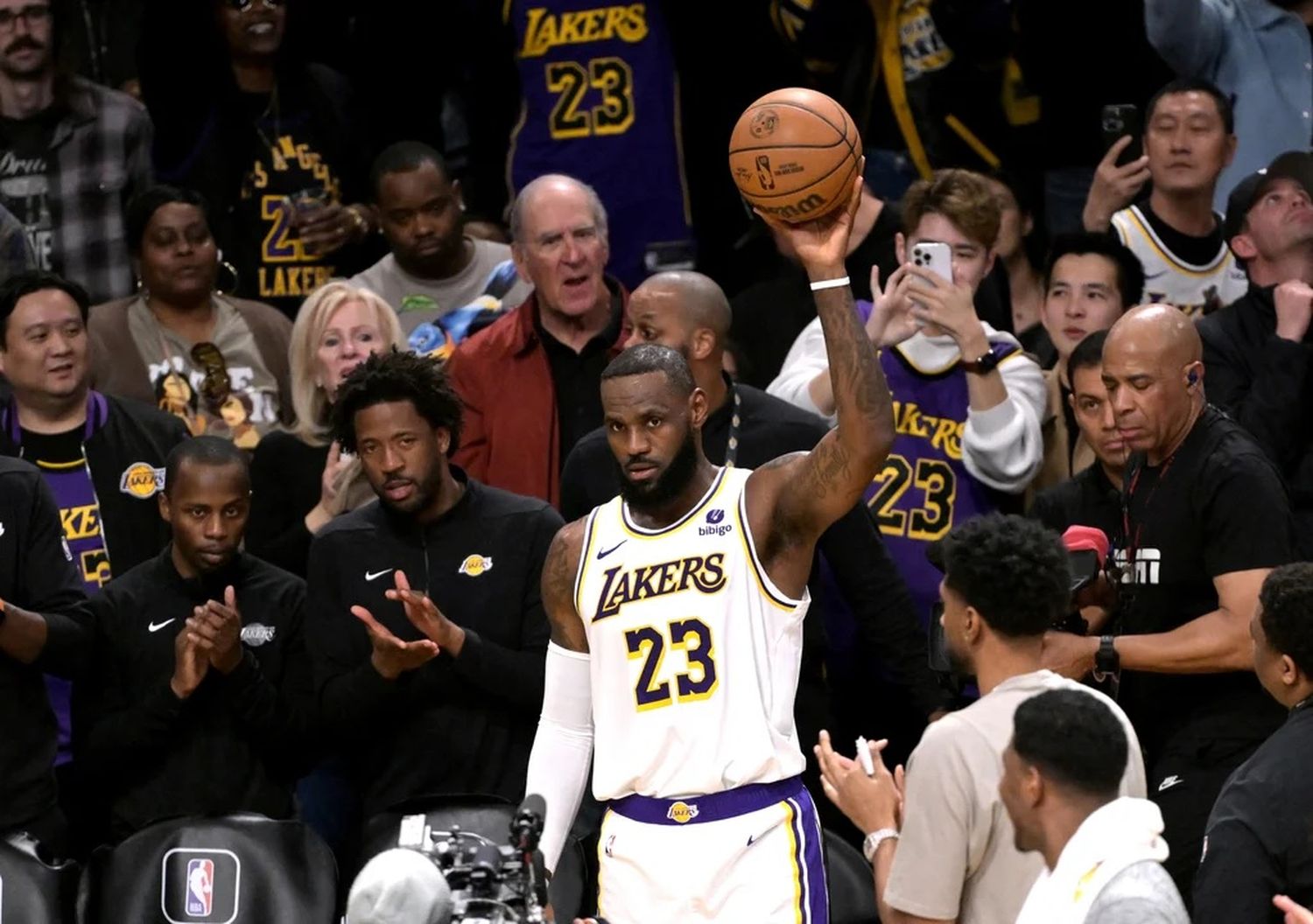 Lebron James consiguió otro impactante récord en la NBA